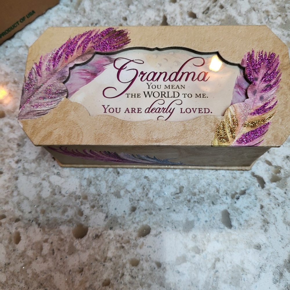 Music Box for Grandmothers - Plays Edelweiss
